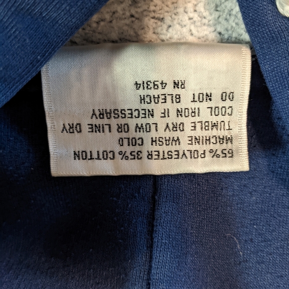 Vail, Colorado heavy weight hooded pull over sweatshirt. Navy. Size M. - Picture 4 of 5